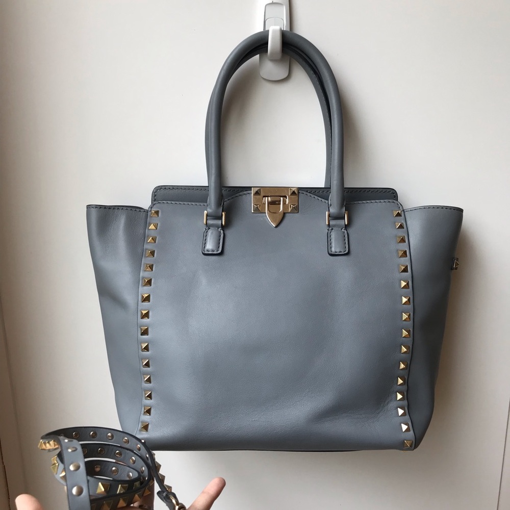 SOLD Valentino rockstud tote medium - Picture 1 of 8